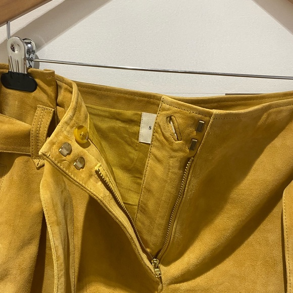 Sezane Women Pleated Belted Zoé Shorts in Honey - Picture 3 of 8